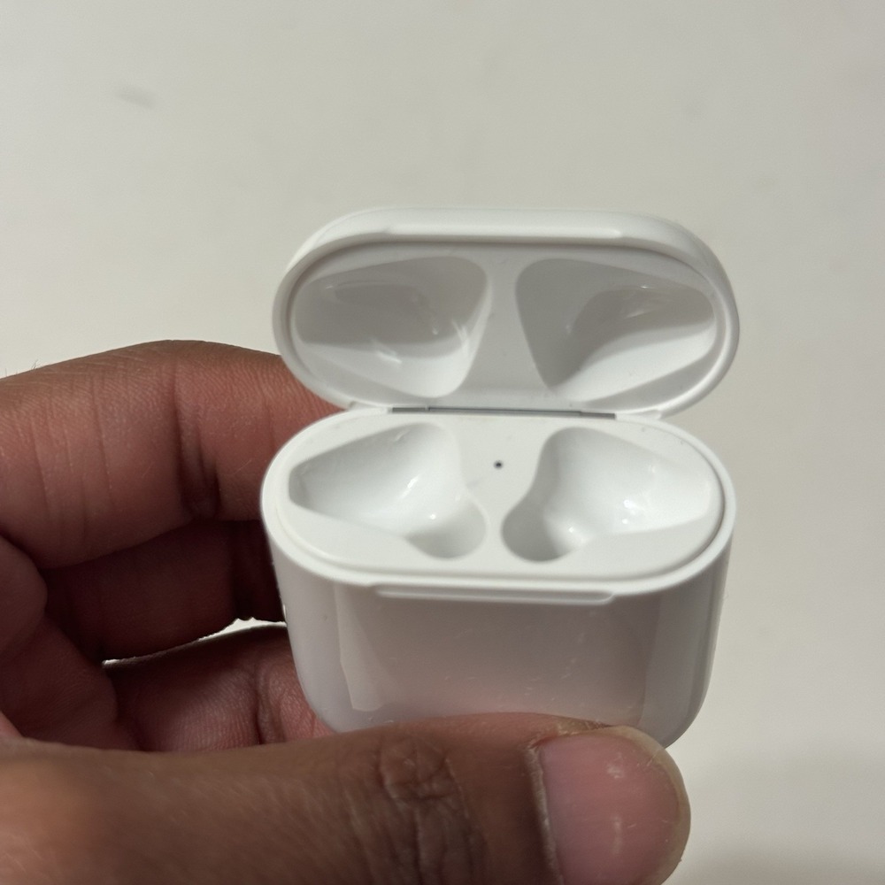 Genuine Apple AirPods Charging Case Only For Model: A1602 Lot Of 4 Tested - Picture 3 of 6